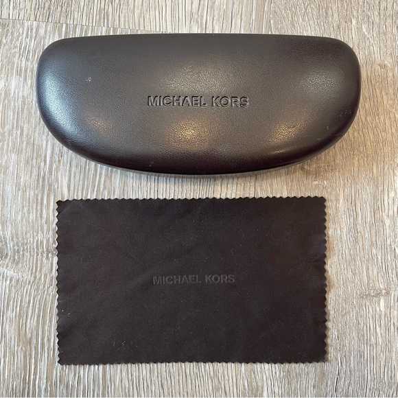 MICHAEL KORS Glasses Case and Cleaning Cloth - Picture 2 of 10